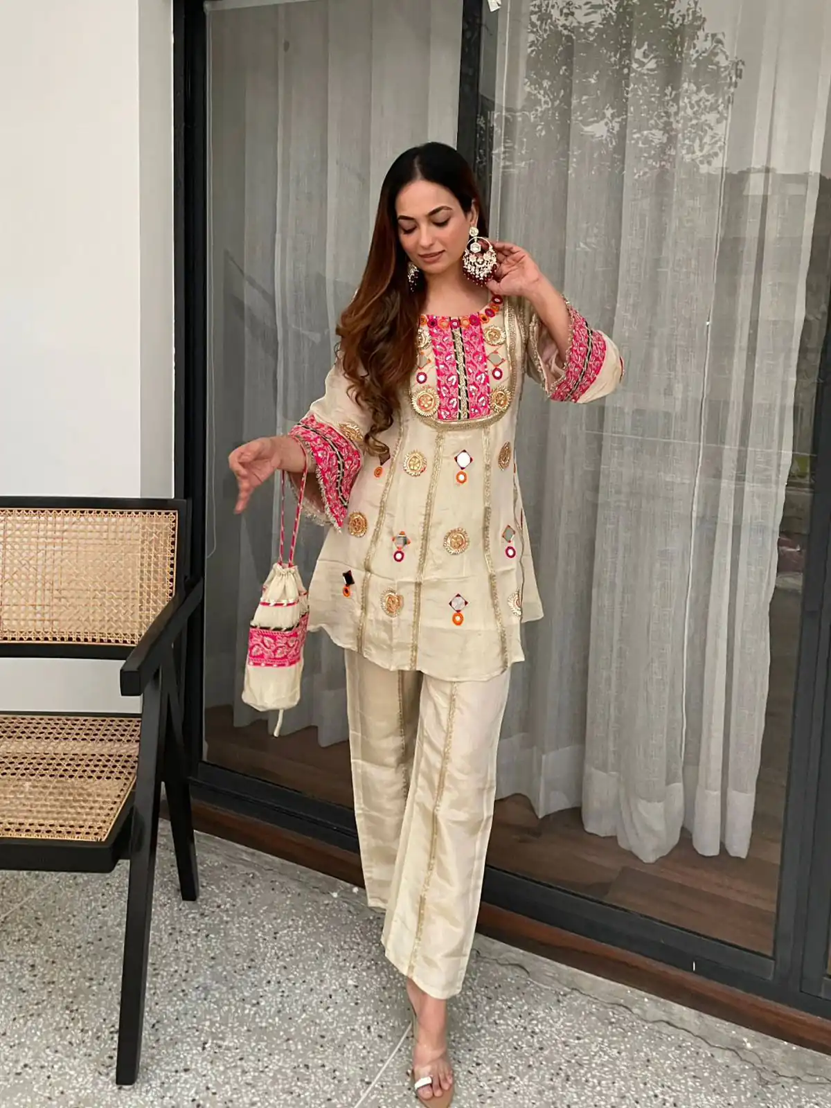 Simple Cream Cos Moss Mirror Embroidery Work Salwar Suit - Image 5