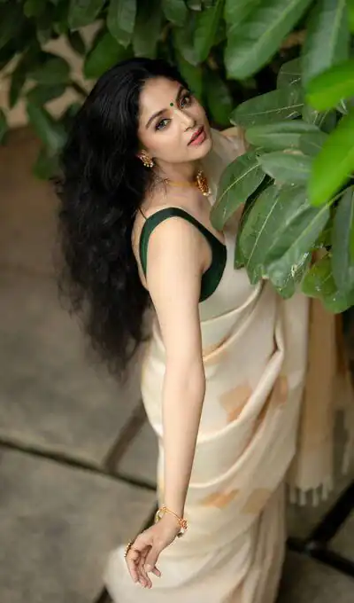 Super Off White Soft Lichi Silk Jacquard Work Saree