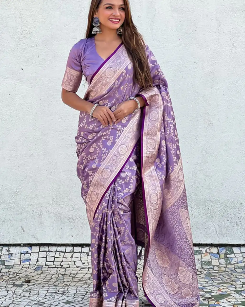 Unique Lavender Lichi Silk Jacquard Work Saree - Image 4