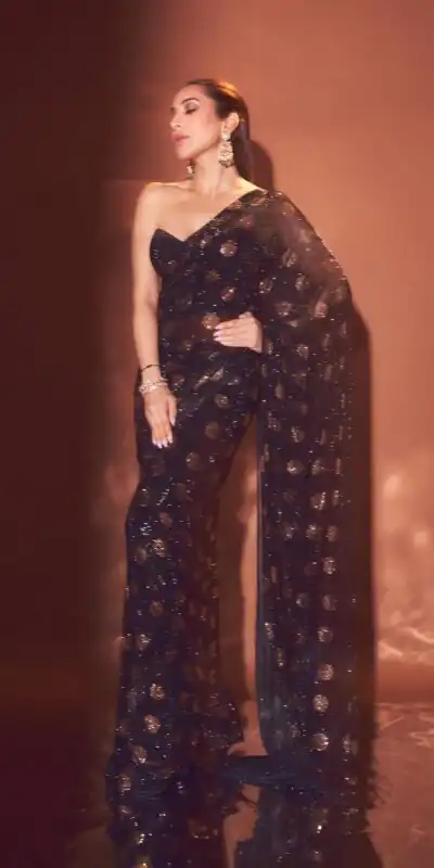 DF 3487 Black Faux Georgette Round Box Embroidery Work Saree . Perfect for Wedding, Party, Onam, Family ,Festive Deal ₹2049. Delivery 4-6 Working Days | Designer Sarees, Modern Digital sarees, Sarees, Bollywood Sarees, Creative Sarees, Embroidered Sarees, Ethnic Saree, Party Wear Sarees