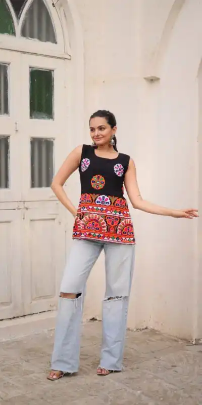 KA 1196 Black Georgette Kurti with Gamthi Work.Wedding, Party, Festive, Events, Exclusive Offer ₹1469. Delivery 4-6 Working Days. Shop now. | Kurti, Bollywood Kurti, Creative Kurtis, Designer Kurti, Party Wear Kurti, Selfie Kurti