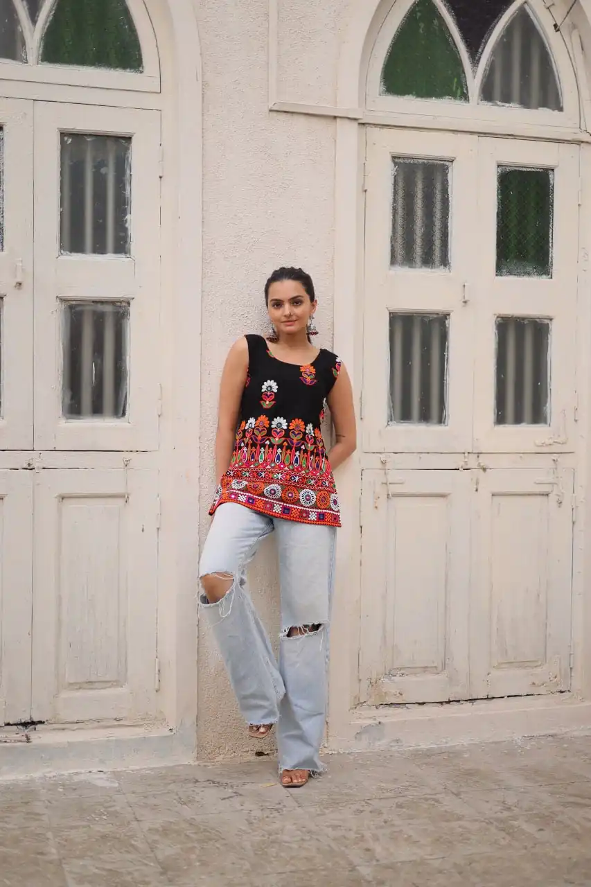 KA 1196 Black Georgette Kurti with Gamthi Work.Wedding, Party, Festive, Events, Exclusive Offer ₹1469. Delivery 4-6 Working Days. Shop now. | Kurti, Bollywood Kurti, Creative Kurtis, Designer Kurti, Party Wear Kurti, Selfie Kurti