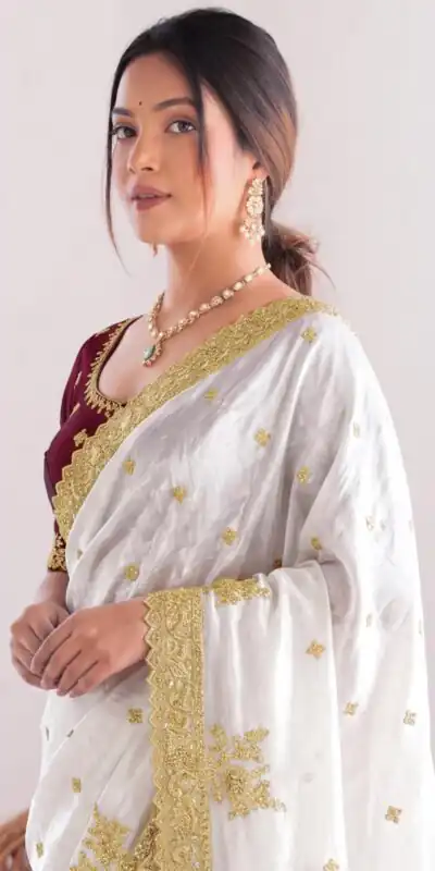 JR 666 White Fendy Satin Saree Perfect for Wedding, Party, Durga Puja, Raksha Bandhan, Sangeet – . Festive Deal ₹1949. Delivery 4-6 Working Days. | Designer Sarees, Modern Digital sarees, Sarees, Bollywood Sarees, Creative Sarees, Embroidered Sarees, Ethnic Saree, Party Wear Sarees