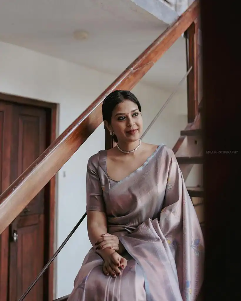 KPR 146 Grey in Soft Lichi Silk Jacquard Work Designer Work Saree . Exclusive Offer ₹1399. Delivery 4-6 Working Days. Shop now. | Designer Sarees, Modern Digital sarees, Sarees, Bollywood Sarees, Creative Sarees, Embroidered Sarees, Ethnic Saree, Party Wear Sarees