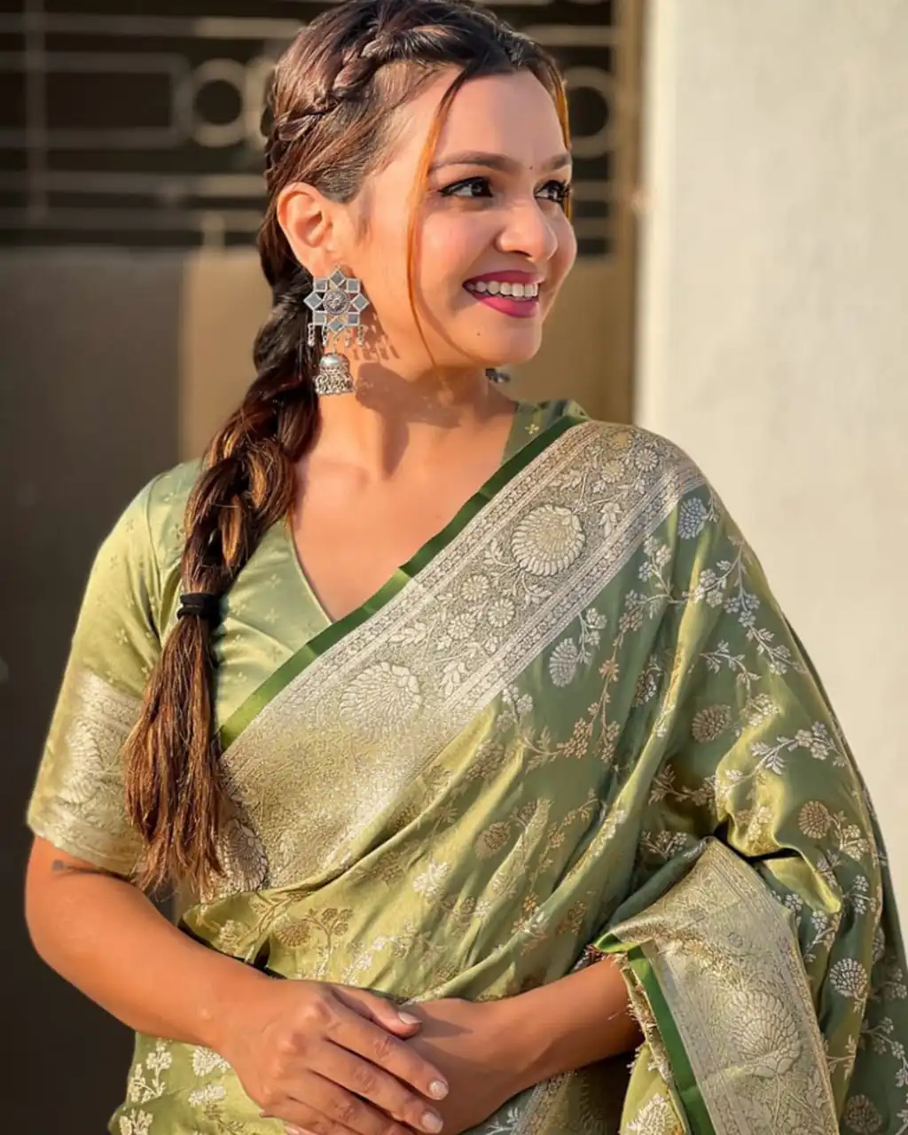 KPR 290 Green in Soft Lichi Silk Jacquard Work Designer Work Saree . Exclusive Offer ₹1349. Delivery 4-6 Working Days. Shop now. | Designer Sarees, Modern Digital sarees, Sarees, Bollywood Sarees, Creative Sarees, Embroidered Sarees, Ethnic Saree, Party Wear Sarees