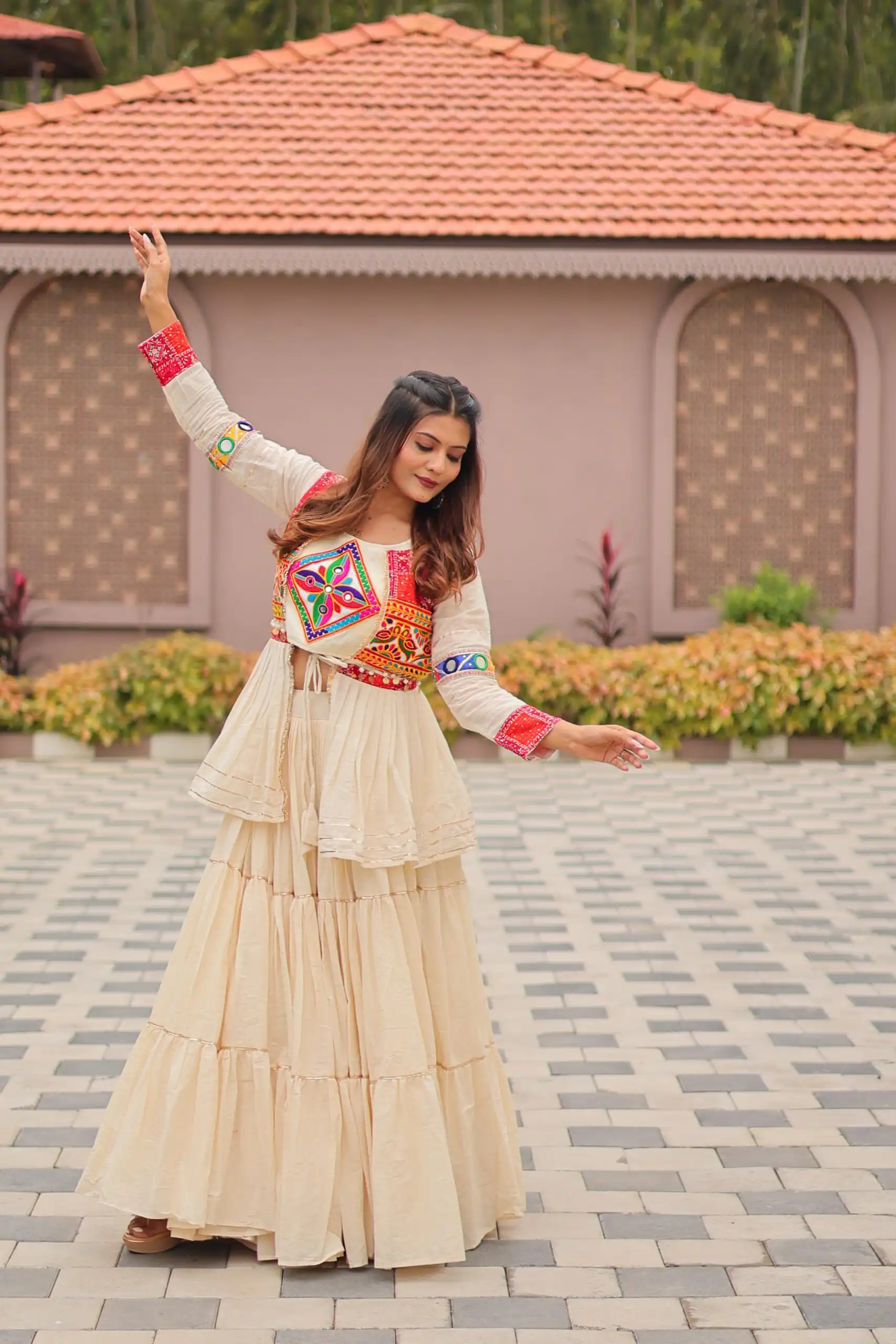 Fancy White Pure Cotton Mirror Gamthi Work Lehenga Choli - Image 3