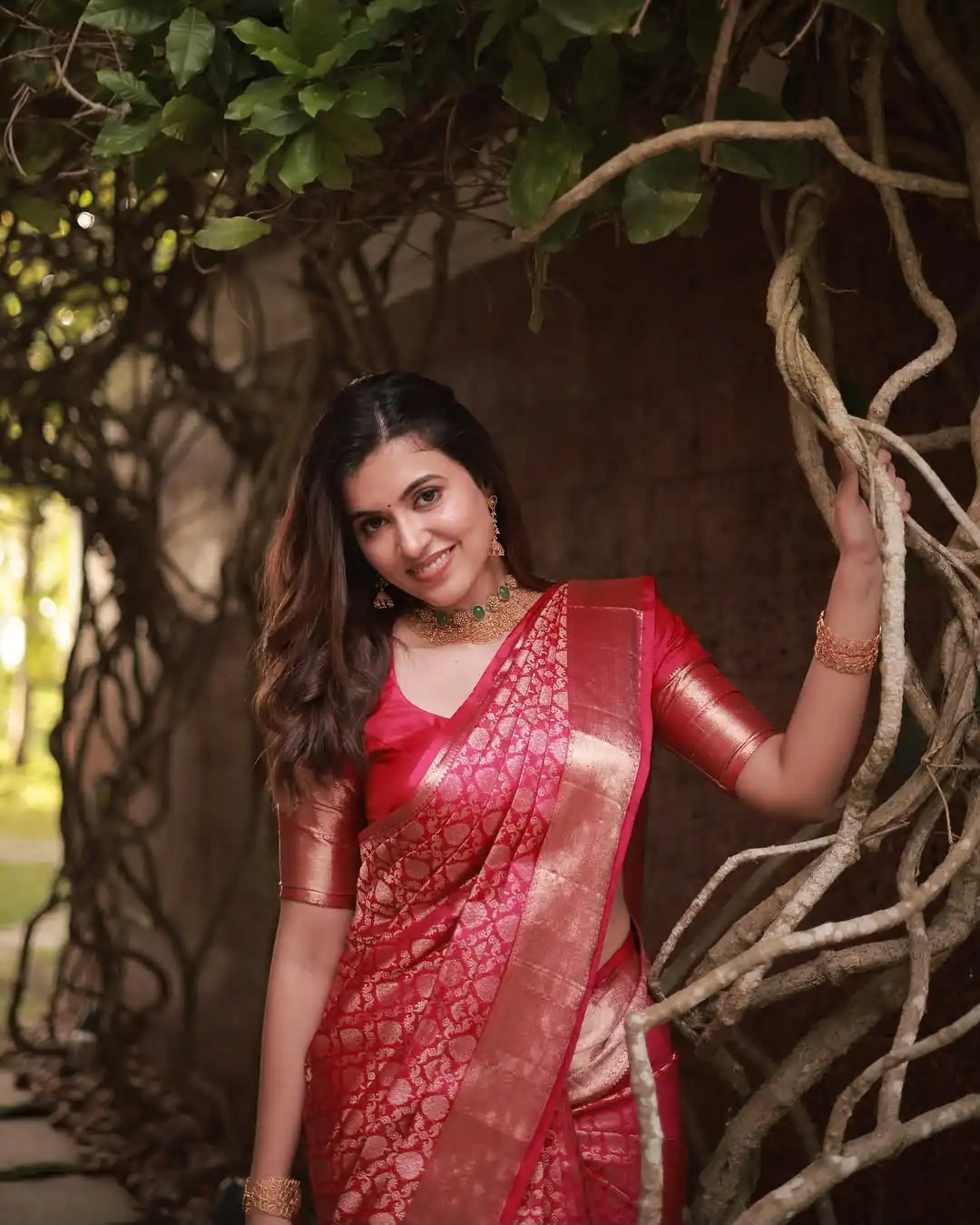 Pretty Gajri Soft Lichi Silk All Over Work Saree - Image 2