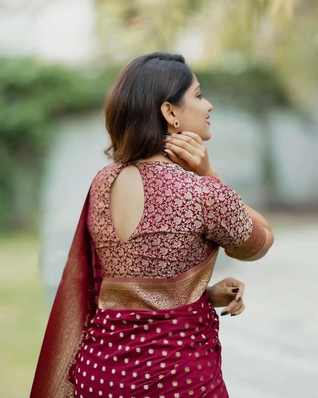 Pretty Red Soft Lichi Silk Jacquard Work Saree - Image 9