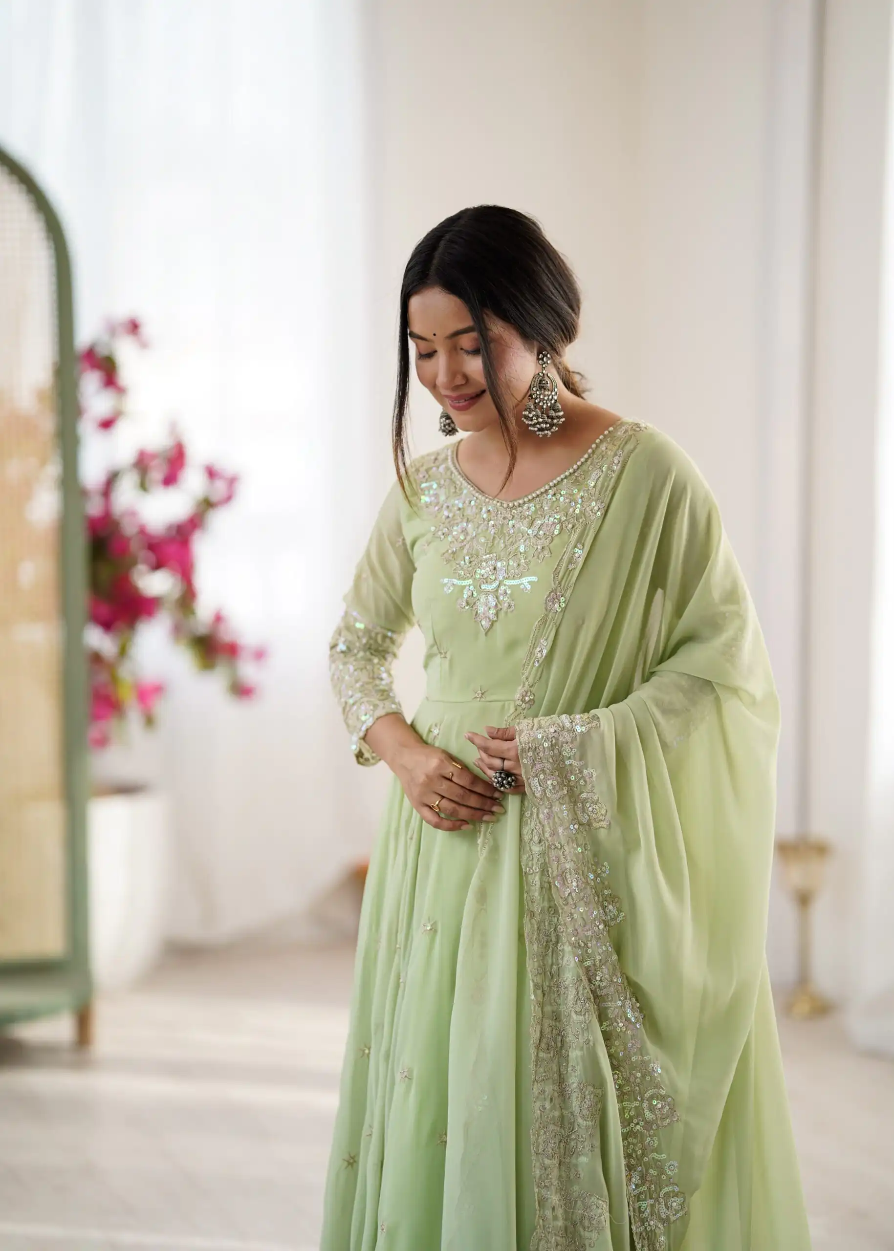 Super Pista Blooming Faux Embroidery Work Gown - Image 4