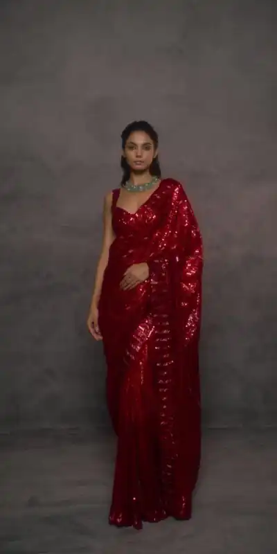 DF 3477 Red Faux Georgette Saree Perfect for Wedding, Party, Cultural Events, Traditional Day, Pooja – . Grab it for ₹1799. Delivery 4-6 Working Day | Designer Sarees, Modern Digital sarees, Sarees, Bollywood Sarees, Creative Sarees, Embroidered Sarees, Ethnic Saree, Party Wear Sarees
