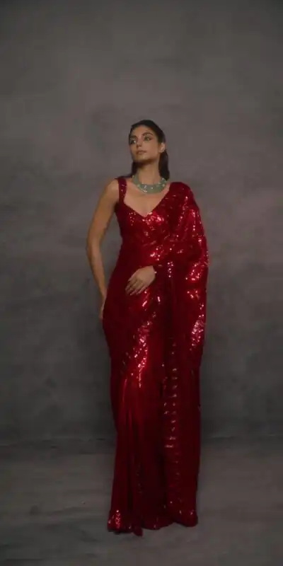 DF 3477 Red Faux Georgette Saree Perfect for Wedding, Party, Cultural Events, Traditional Day, Pooja – . Grab it for ₹1799. Delivery 4-6 Working Day | Designer Sarees, Modern Digital sarees, Sarees, Bollywood Sarees, Creative Sarees, Embroidered Sarees, Ethnic Saree, Party Wear Sarees