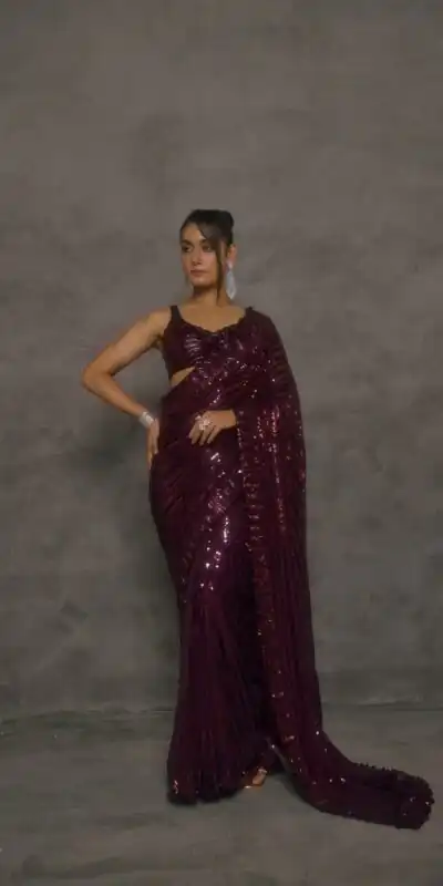 DF 3476 Wine Faux Georgette Saree Perfect for Wedding, Party, Cultural Events, Traditional Day, Pooja – . Grab it for ₹1799. Delivery 4-6 Working Day | Designer Sarees, Modern Digital sarees, Sarees, Bollywood Sarees, Creative Sarees, Embroidered Sarees, Ethnic Saree, Party Wear Sarees