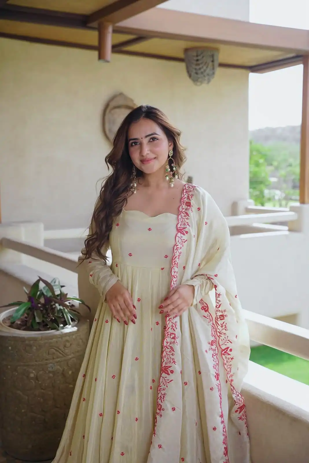 SRK 5360 Off White Dimond Silk Salwar Suit Perfect for Wedding, Party, Cultural Events, Traditional Day, Durga Puja –Affordable Price ₹2449/-. Delivery | Jump Suits, Salwar suit, Casual Suits, Creative suits, Designer Suits, Palazzo Suits, Party Wear Suits, Patiala Suits, Straight Suits
