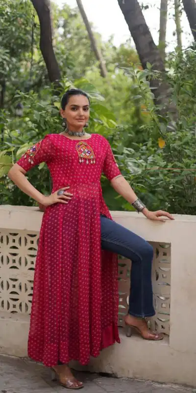 KA 1193 Pink Fox Georgette Kurti with Lace Work & Mirror Work. Affordable Price ₹1619. Delivery 4-6 Working Days. Shop now. | Kurti, Bollywood Kurti, Creative Kurtis, Designer Kurti, Party Wear Kurti, Selfie Kurti