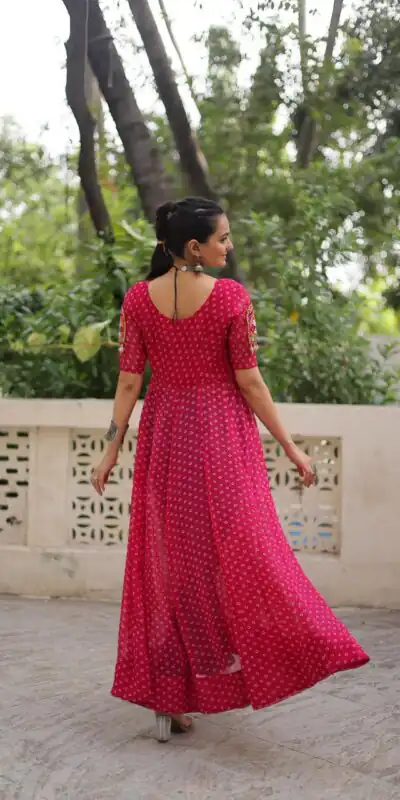 KA 1193 Pink Fox Georgette Kurti with Lace Work & Mirror Work. Affordable Price ₹1619. Delivery 4-6 Working Days. Shop now. | Kurti, Bollywood Kurti, Creative Kurtis, Designer Kurti, Party Wear Kurti, Selfie Kurti