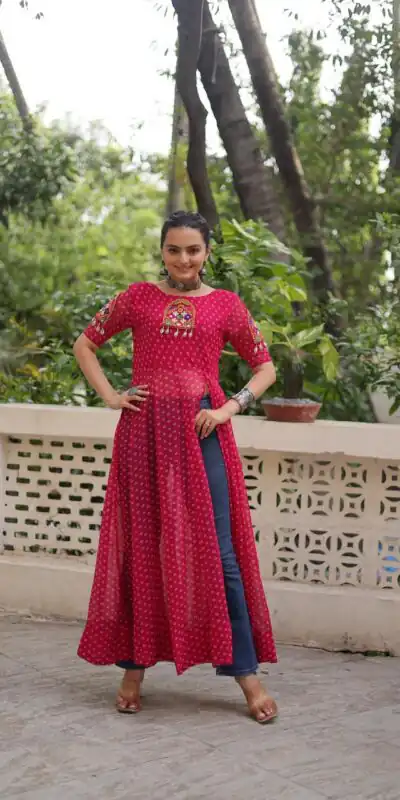 KA 1193 Pink Fox Georgette Kurti with Lace Work & Mirror Work. Affordable Price ₹1619. Delivery 4-6 Working Days. Shop now. | Kurti, Bollywood Kurti, Creative Kurtis, Designer Kurti, Party Wear Kurti, Selfie Kurti