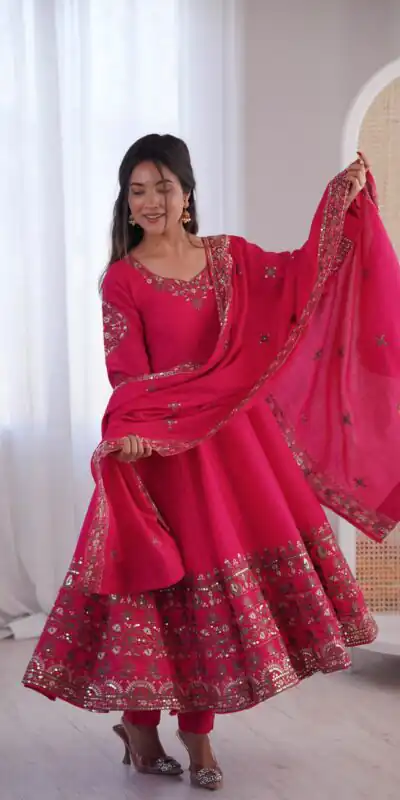 Alternative view of Nice Pink Roman Silk Embroidery Work Gown