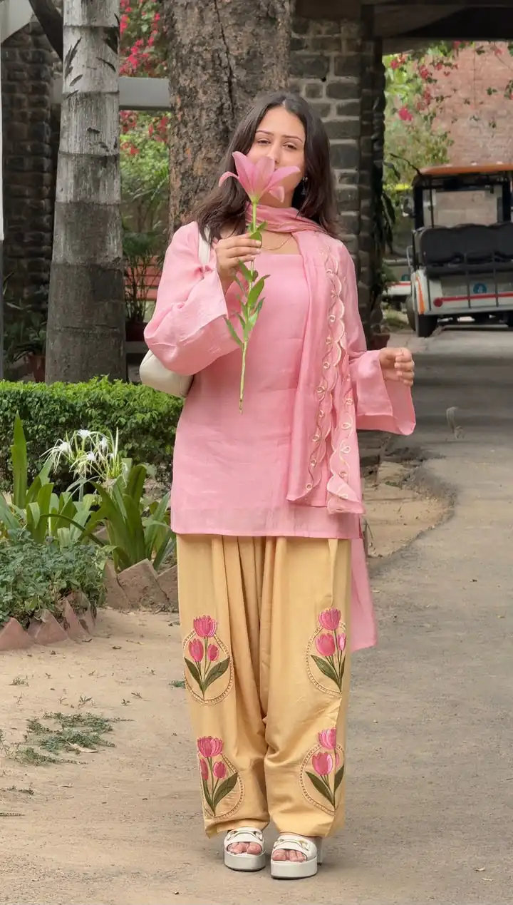 Solid Pink Mal Cotton Embroidery Work Salwar Suit - Image 2