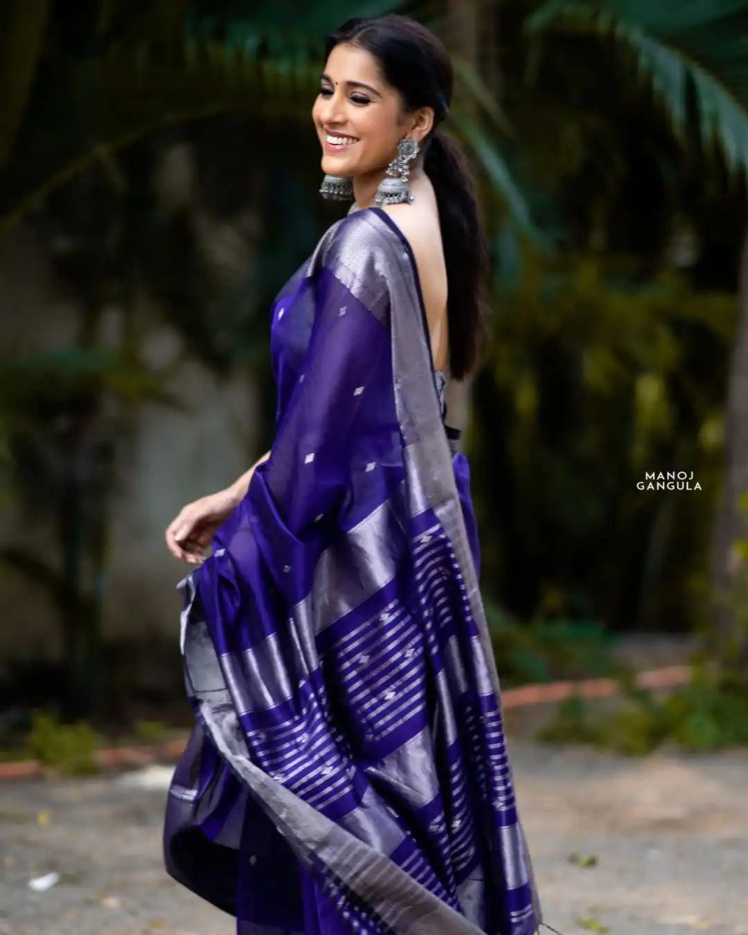 Fancy Royal Blue Soft Lichi Silk Lace Work Saree - Image 5