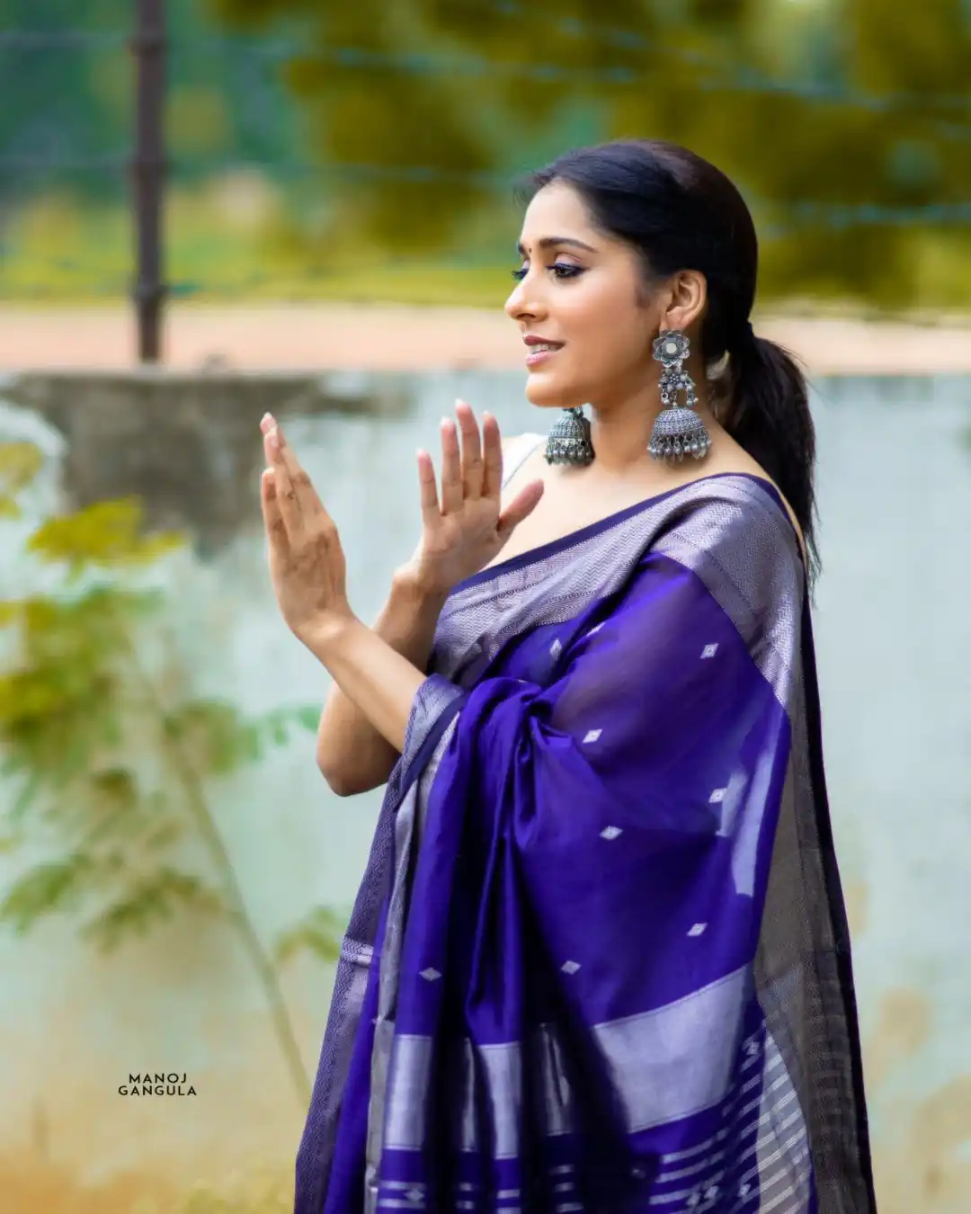 Fancy Royal Blue Soft Lichi Silk Lace Work Saree - Image 6