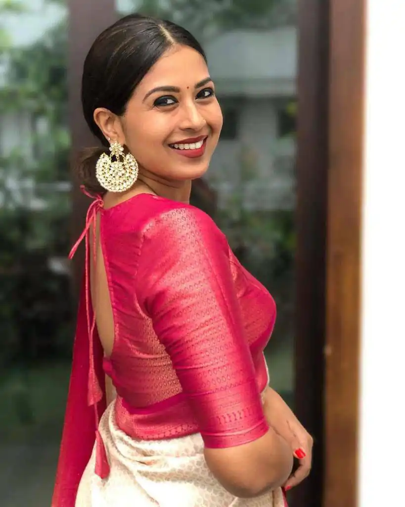 KP 4039 Off White Soft Lichi Silk Cloth Saree Perfect for Wedding, Party, Family Gatherings, Sangeet, Festive Deal ₹1599. Delivery 4-6 Working Days | Designer Sarees, Modern Digital sarees, Sarees, Bollywood Sarees, Creative Sarees, Embroidered Sarees, Ethnic Saree, Party Wear Sarees