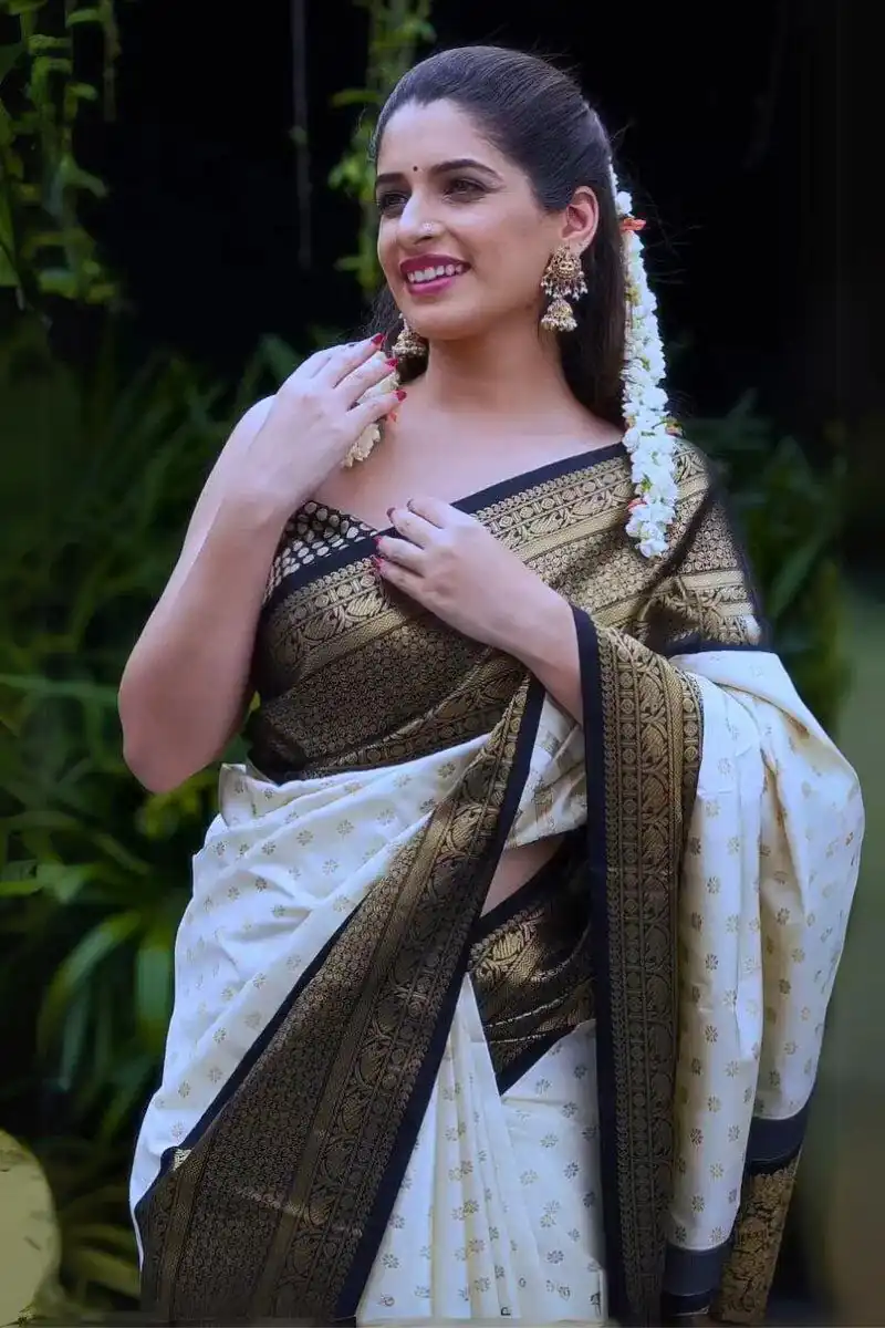 Simple White Soft Lichi Silk Rich Pallu Saree
