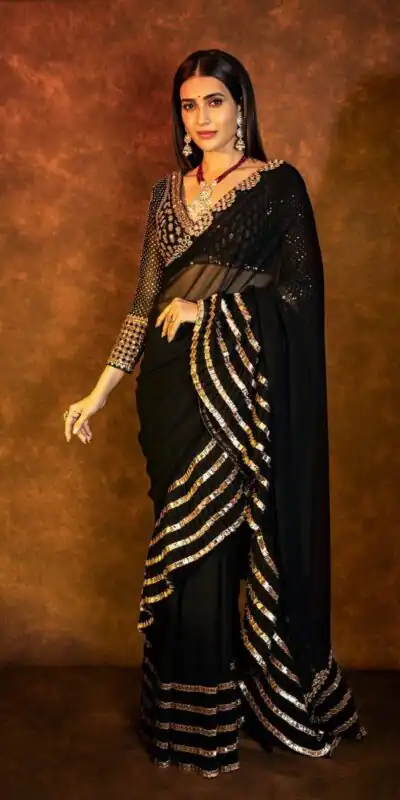 DF 3471 Black Perfect for Wedding, Party, Raksha Bandhan, Ethnic Day, Bridal Wear – Cream Faux Georgette Saree. Now at just ₹2099. Delivery 4-6 Working Day | Designer Sarees, Modern Digital sarees, Sarees, Bollywood Sarees, Creative Sarees, Embroidered Sarees, Ethnic Saree, Party Wear Sarees