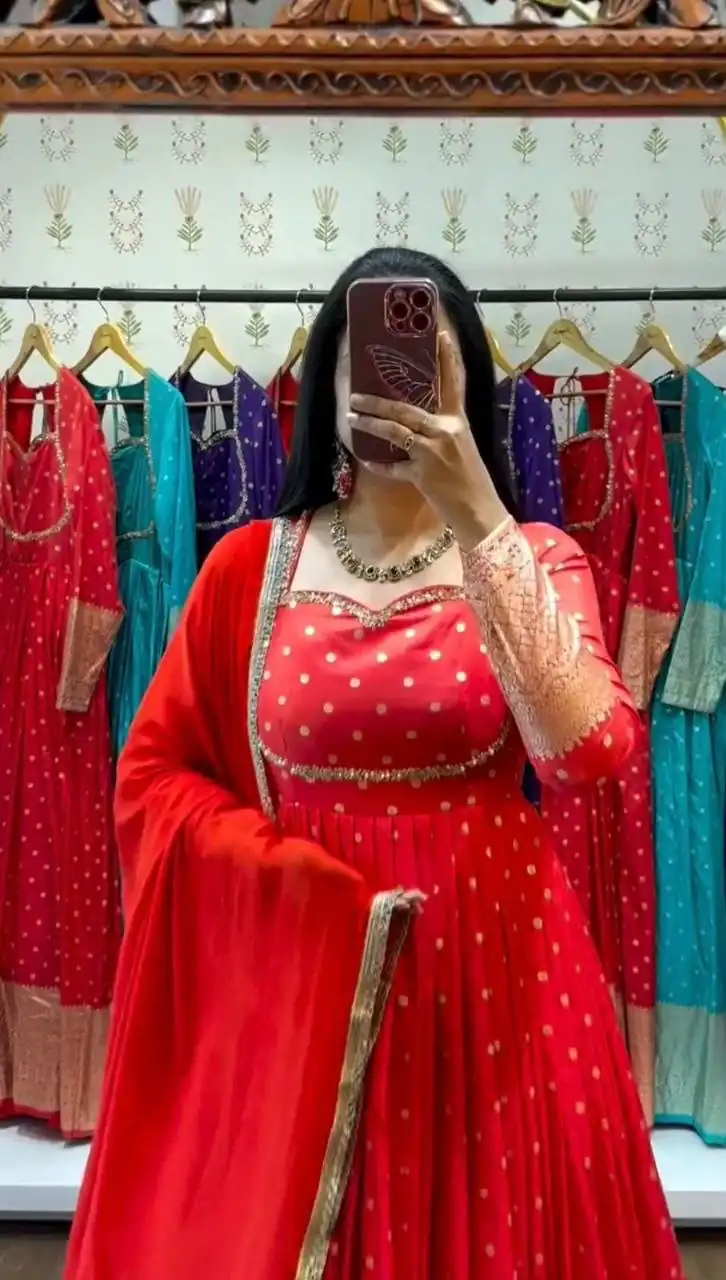 Fancy Red Jacquard Wiving Embroidery Zari Work Gown - Image 4