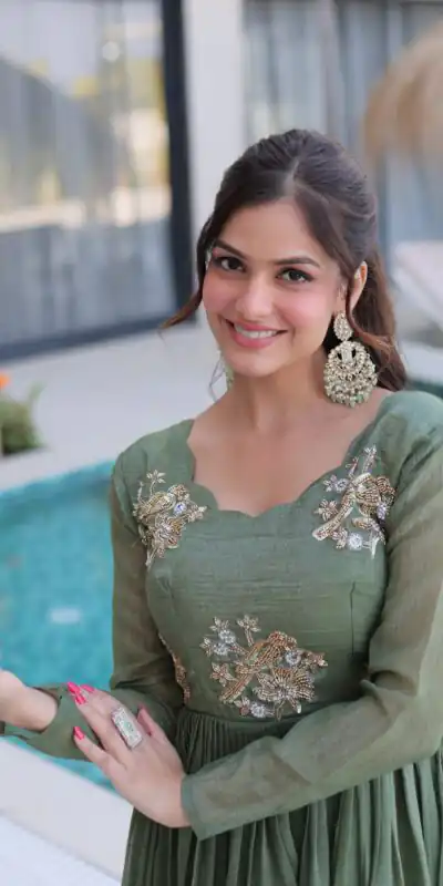 Alternative view of Pretty Pista Silver Crunchy Beads Work Gown