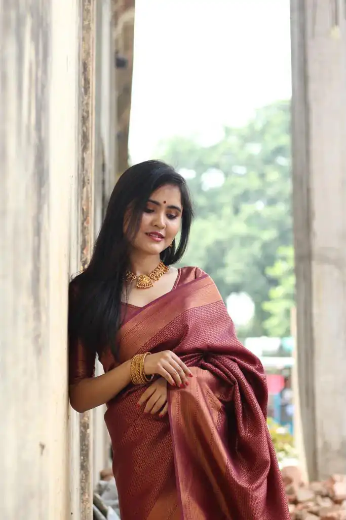 Simple Maroon Soft Lichi Silk Rich Pallu Saree - Image 3