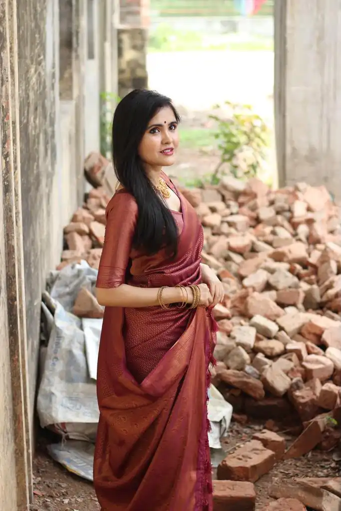 Simple Maroon Soft Lichi Silk Rich Pallu Saree - Image 2