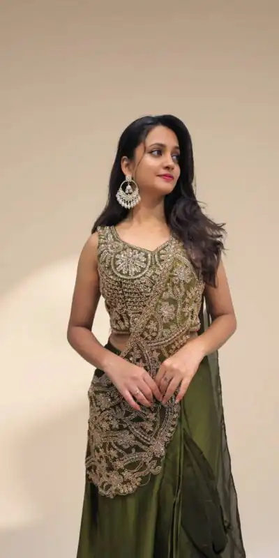 ST 1182 Mehendi in Rangoli Silk. Lace Work & Embroidery Work Saree Special Price ₹1999. Delivery 4-6 Working Days. Shop now. | Designer Sarees, Modern Digital sarees, Sarees, Bollywood Sarees, Creative Sarees, Embroidered Sarees, Ethnic Saree, Party Wear Sarees