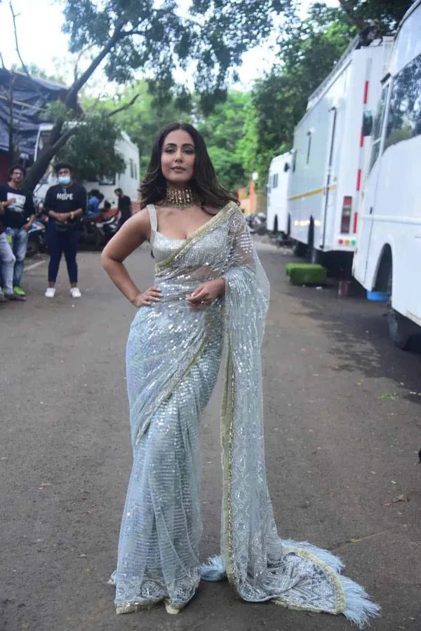 Dazzling Hina Khan In Manish Malhotra Heavy Sequence Saree