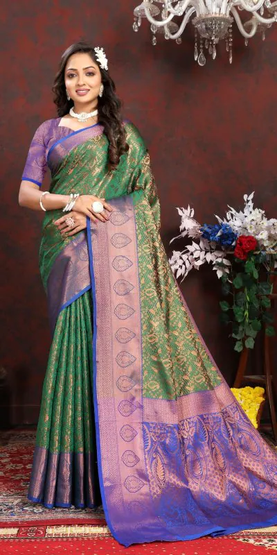 Dazzling Green Color Lichi Silk Gold & Cooper Zari Weaving Saree