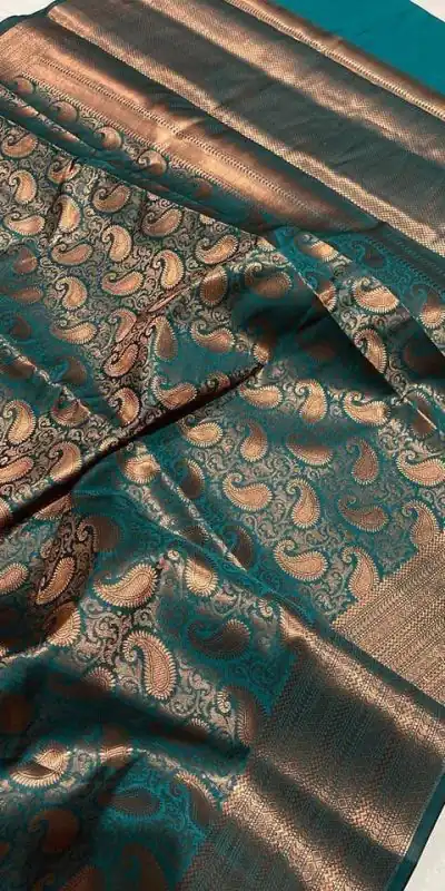 Dazzling Green Color Soft Lichi Silk Border And Rich Pallu Saree