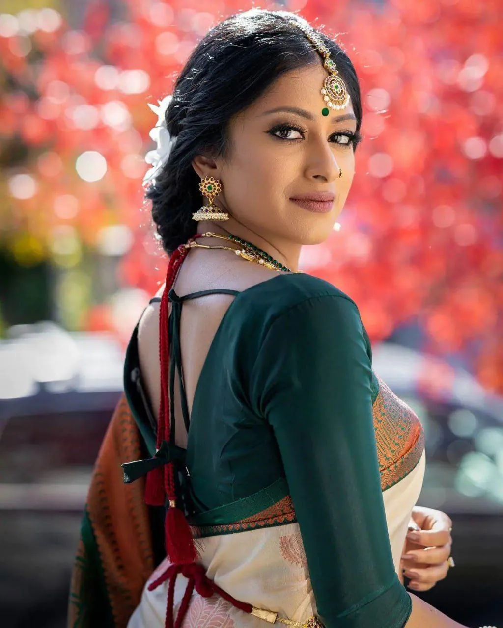 Picturesque White Color Banarasi Soft Silk Ordinary Design Saree - Image 5