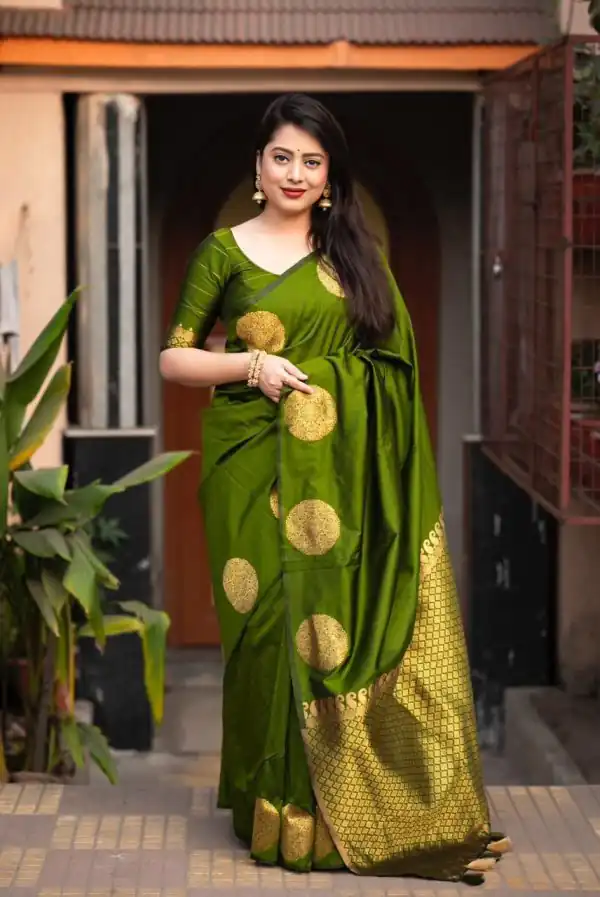 Classic Olive Green Color Soft Lichi Silk Cloth Rich Pallu Saree