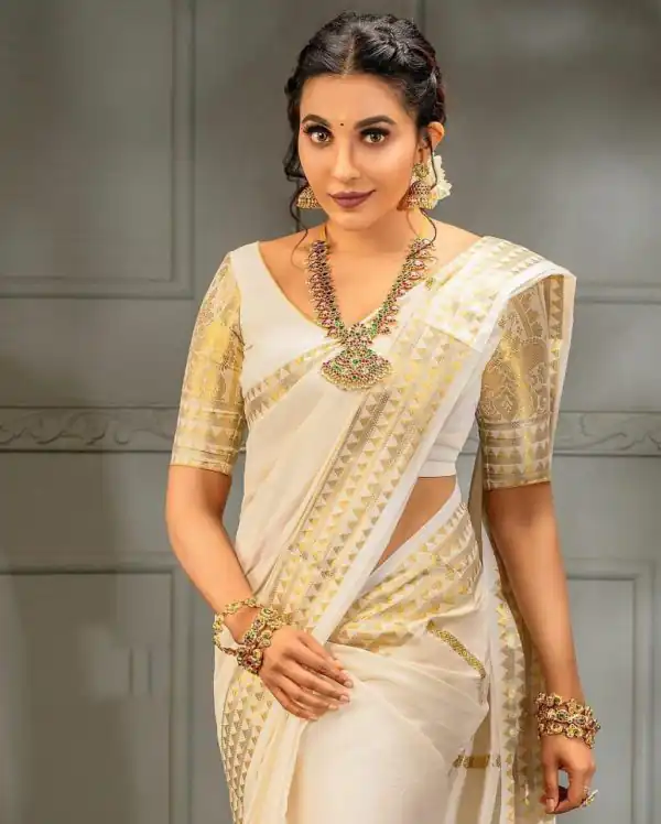 Special White Soft Banarasi Silk  Cloth Rich Pallu All Over Saree