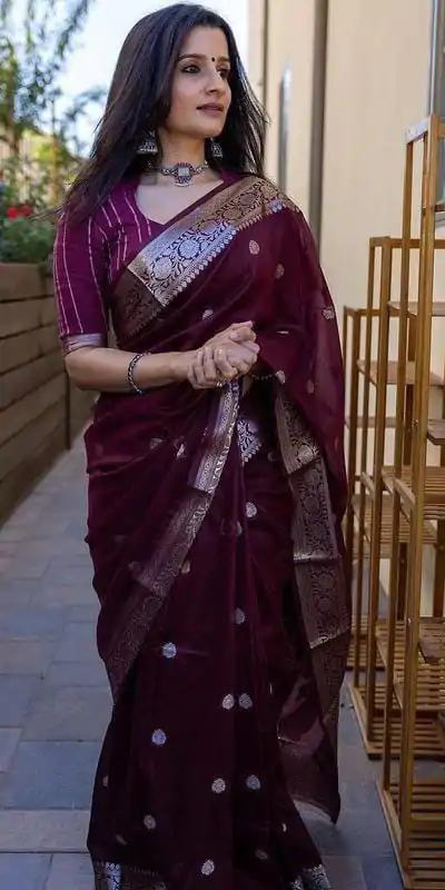 Aglow Purple Soft Lichi Silk Ordinary Design Rich Pallu Saree