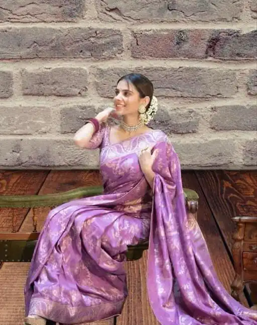 Splendorous Light Purple Soft Lichi Silk Jacquard All Over Saree - Image 4