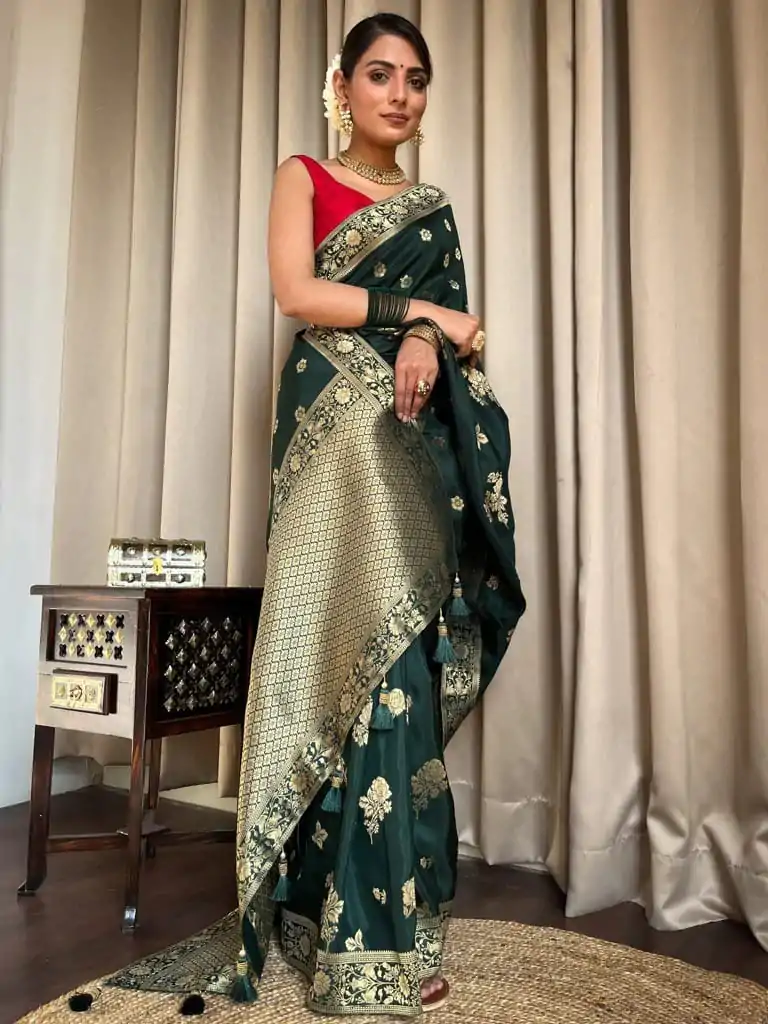Graceful Green Banarasi Soft Silk Extra Ordinary Design Saree - Image 4