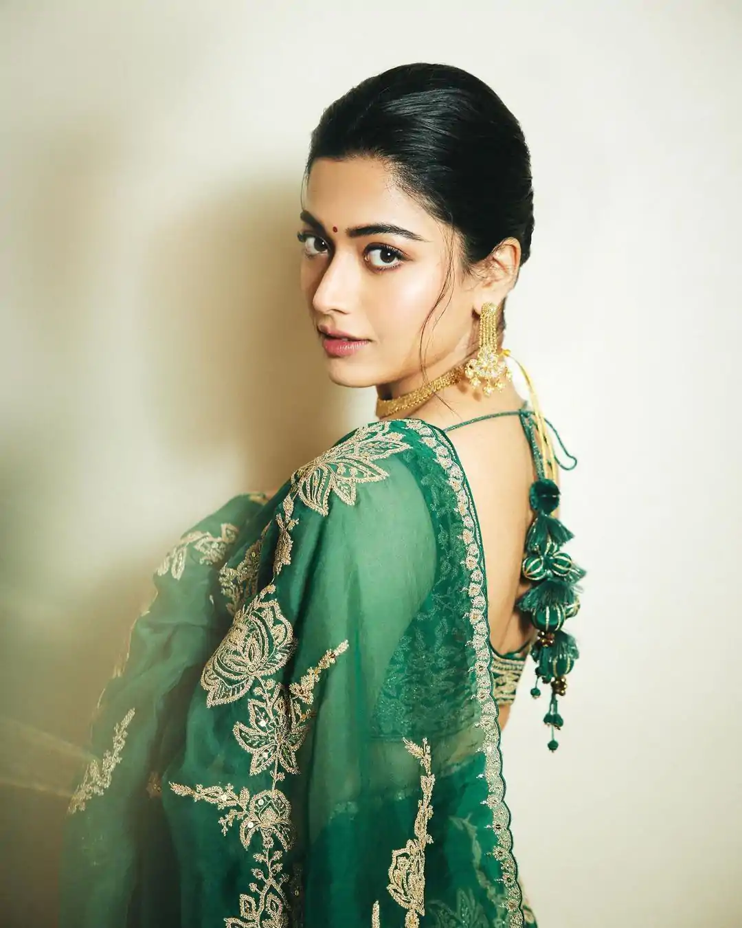 Rashmika mandanna Green Organza Silk Embroidered Saree - Image 2