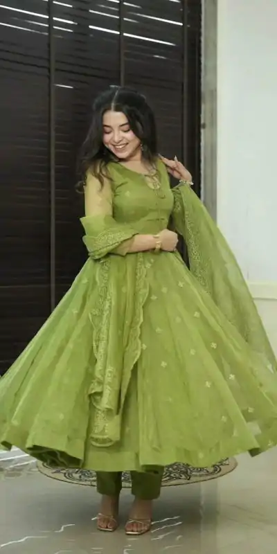 SRK 5184 Green Color Georgette Embroidery Work Salwar Suit Wedding, Party, Festive, Events Expected Delivery 4-6 Working Days @ 2049/- | Casual Suits, Jump Suits, Salwar suit, Creative suits, Designer Suits, Palazzo Suits, Party Wear Suits, Patiala Suits, Straight Suits