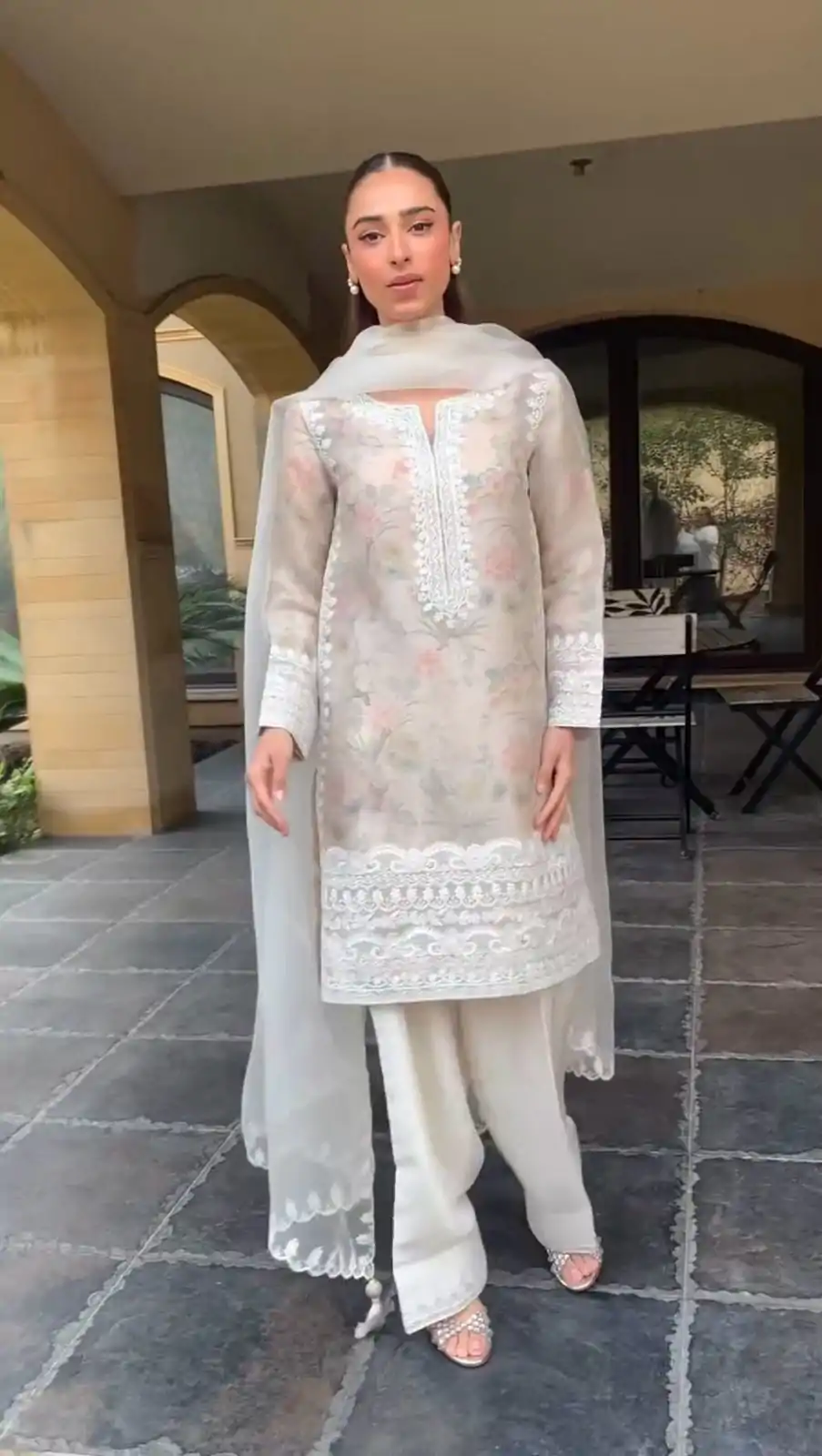 Perfect White Color Tobi Organza Printed With Embroidery Salwar Suit - Image 2