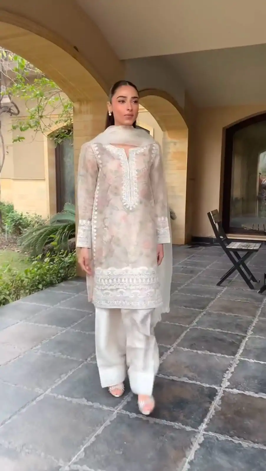 Perfect White Color Tobi Organza Printed With Embroidery Salwar Suit - Image 3