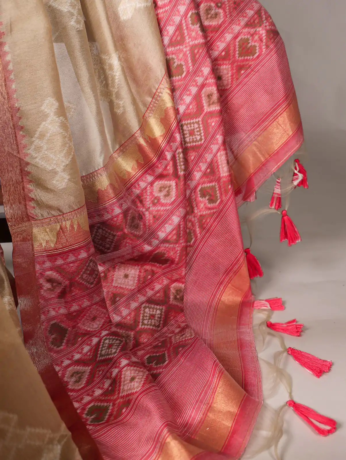 Cream Jacquard Weaving Saree - Image 4