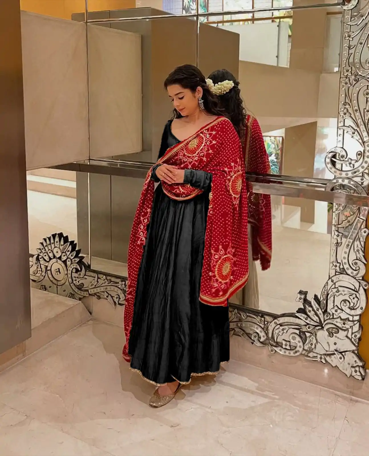 Black Chinon Border Lace Salwar Suit - Image 2