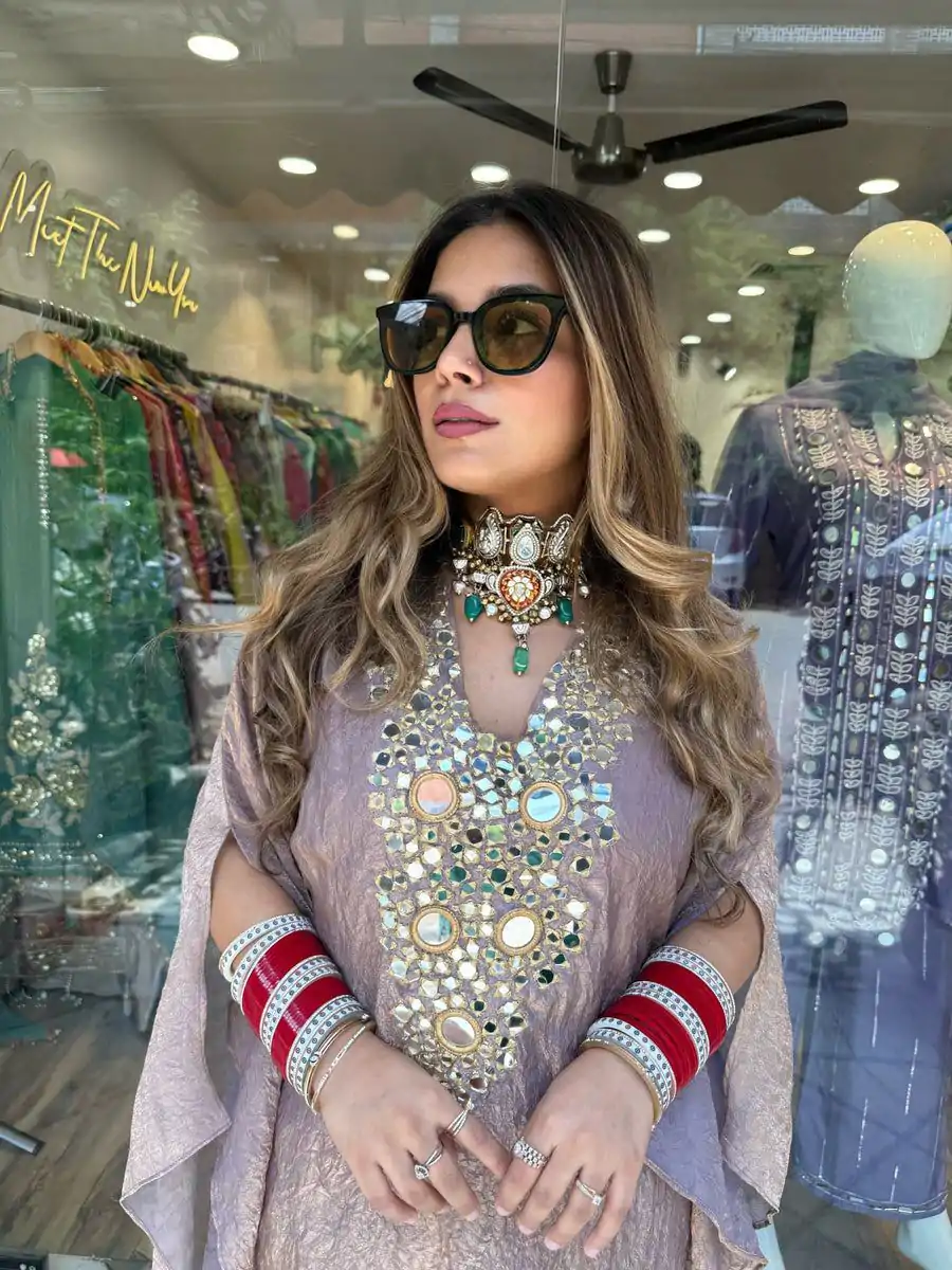 Onion Fendy Embroidery Salwar Suit