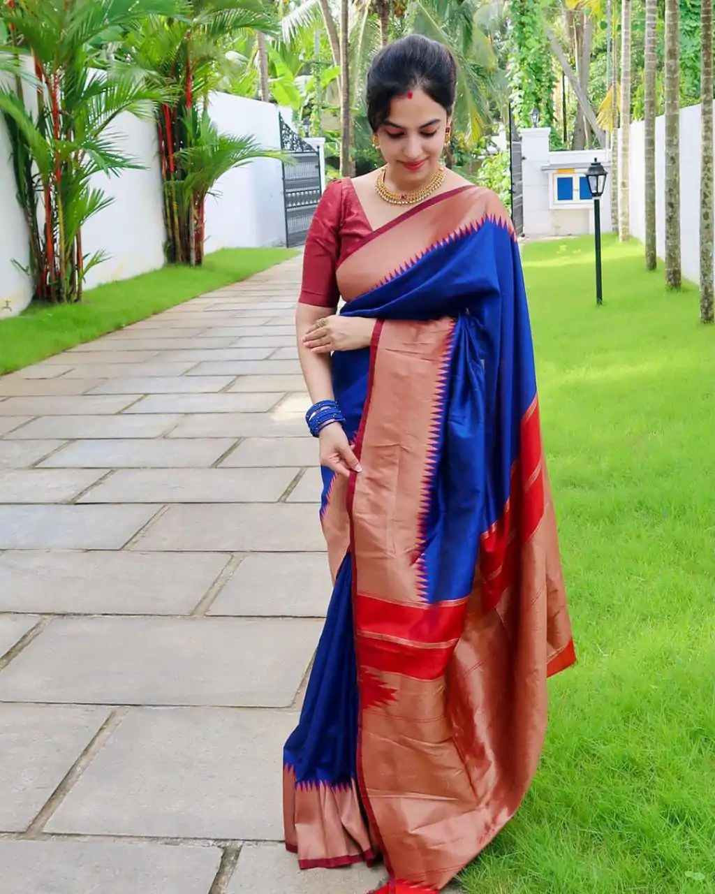 Royal Blue Soft Lichi Silk Jacquard Work Saree - Image 2