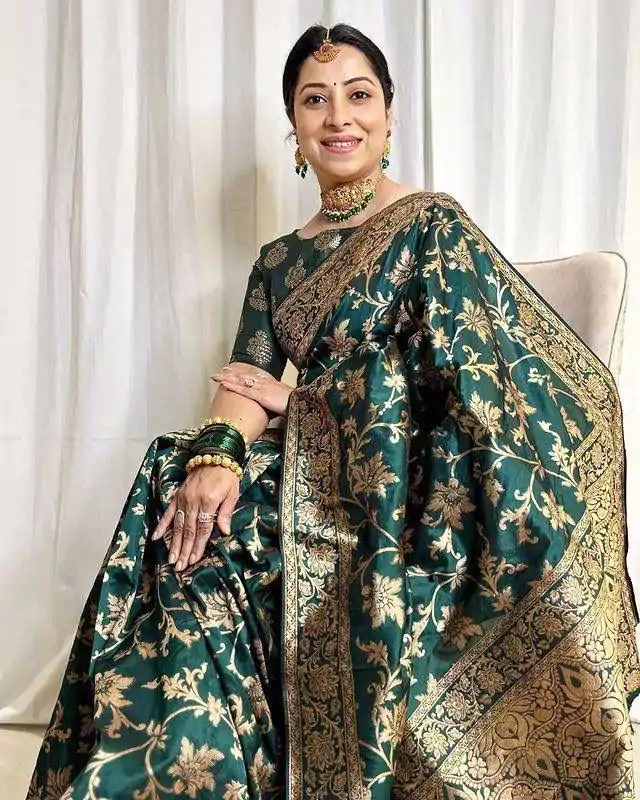 Green Lichi Silk Saree - Image 5